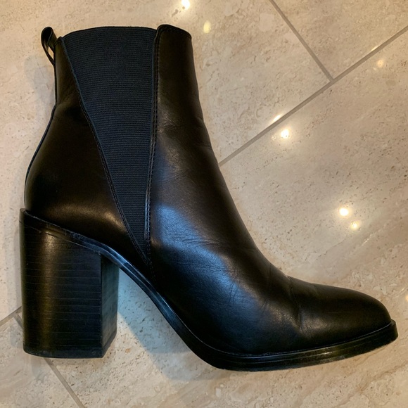 Jonak Paris - black leather heeled ankle boots - Picture 8 of 15